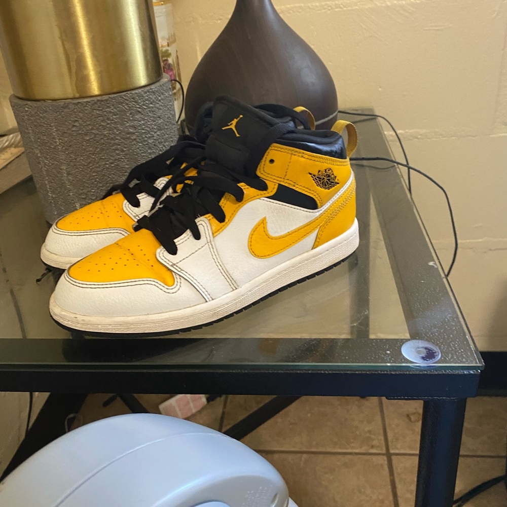 Boys Nike Jordan 1s